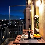 Skyline In Citta Studi A 1 Minuto Dal Metro Con Terrazzo Wi-fi E Netflix Milano
