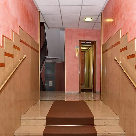 Skyline In Citta Studi A 1 Minuto Dal Metro Con Terrazzo Wi-fi E Netflix Appartement