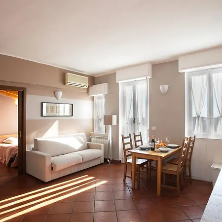 Appartement Skyline In Citta Studi A 1 Minuto Dal Metro Con Terrazzo Wi-fi E Netflix