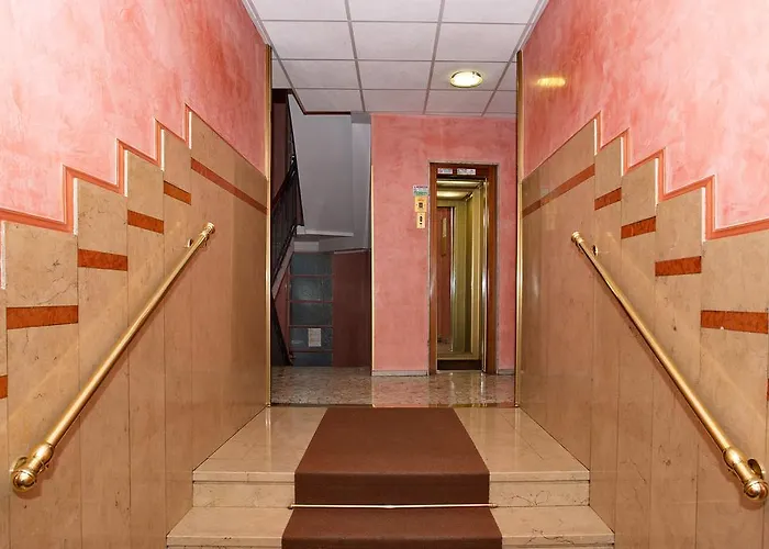 Skyline In Citta Studi A 1 Minuto Dal Metro Con Terrazzo Wi-fi E Netflix アパート