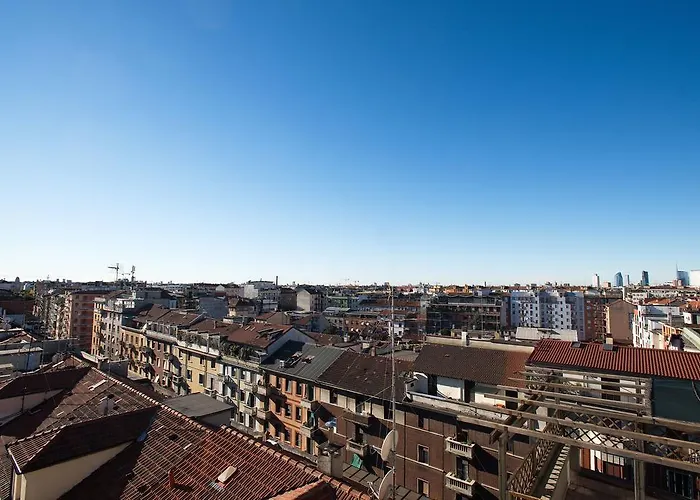 Skyline In Citta Studi A 1 Minuto Dal Metro Con Terrazzo Wi-fi E Netflix ミラノ